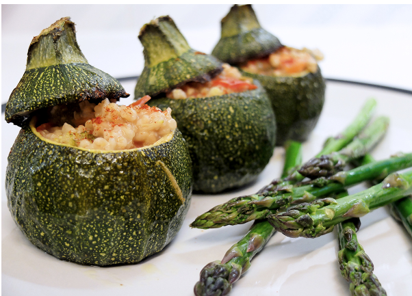 calabacines rellenos de arroz,verduras y heura.